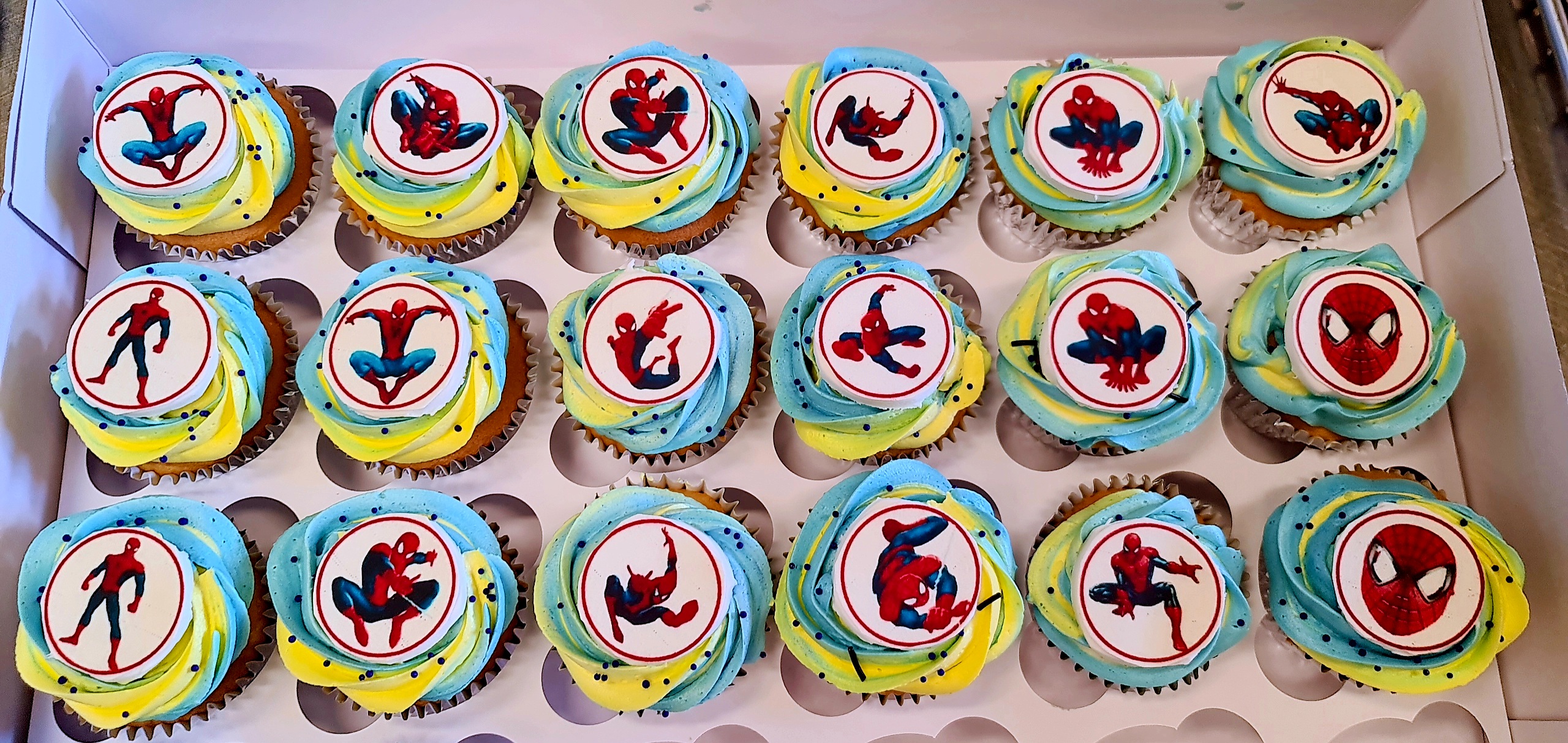 spiderman-cupcakes-satispie-bakery