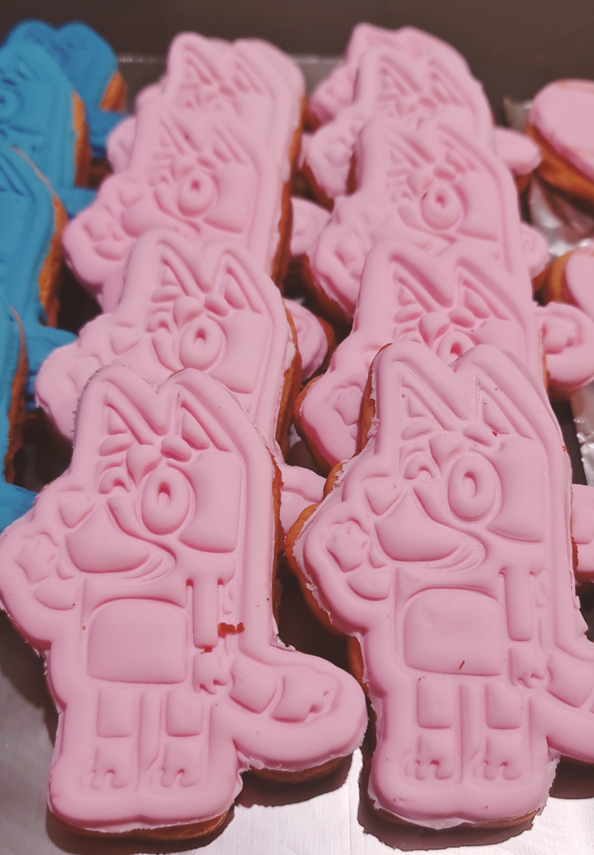 pink-bluey-cookies-satispie-bakery